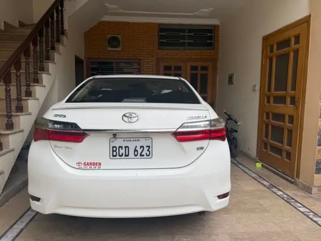 2018 Toyota Corolla GLi Manual - White |84,000 km